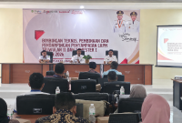 Kepala DPMPTSP Sumenep, Heru Susanto (tengah) didampingi Sekretaris. Kukuh Agus Susyanto (kiri) dan Kabid Permodalan, H. Herman Hariyanto (kanan)