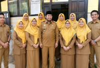 Bupati Achmad Fauzi Wongsojudo bersama para Guru SMPN 1 Sumenep saat sidak MPLS