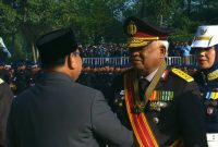Presiden Prabowo sematkan penghargaan kepada Taufiequrrachman Ruki 