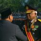 Presiden Prabowo sematkan penghargaan kepada Taufiequrrachman Ruki 