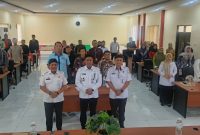 Kepala DPRD Sumenep bersama sekretaris dan Kabid Permodalan foto bareng peserta Bimtek LKPM