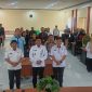 Kepala DPRD Sumenep bersama sekretaris dan Kabid Permodalan foto bareng peserta Bimtek LKPM