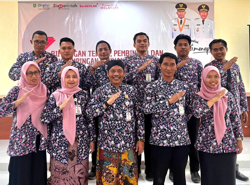 Kabid Permodalan H. Herman Hariyanto bersama staf dan tim nya usai acara Bimtek