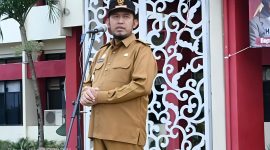 Bupati Sumenep Dr. H. Achmad Fauzi Wongsojudo saat pimpin upacara apel pagi
