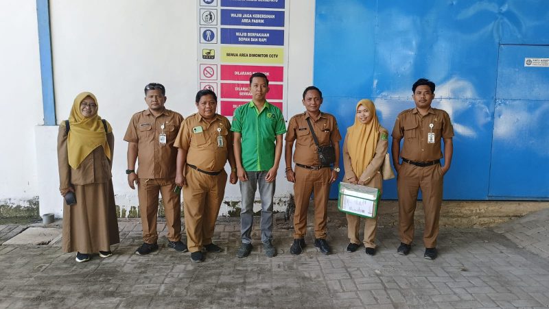 Tim Wasdalbin DPMPTSP Sumenep saat di Air Minum Club