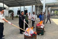 Proses pemusnahan BB di Kantor Kejaksaan Negeri Sumenep 