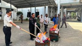Proses pemusnahan BB di Kantor Kejaksaan Negeri Sumenep 