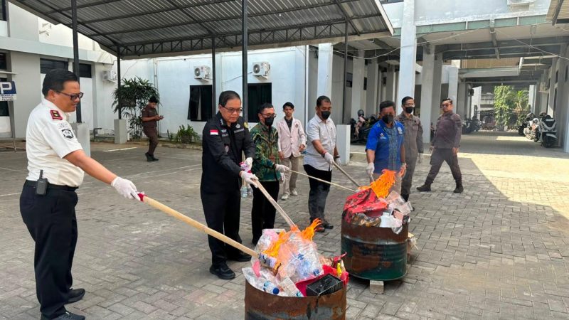 Proses pemusnahan BB di Kantor Kejaksaan Negeri Sumenep 