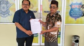 Rahman, SH (kiri) bersama klien nya
