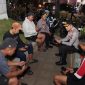 Kapolresta Sumenep Kombes Pol Ariek Indra Sentanu saat mengedukasi masyarakat dalam acara Patroli malam