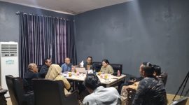 Dr. Agus Syabarrudin bersama Ketum dan Sekjen SMSI