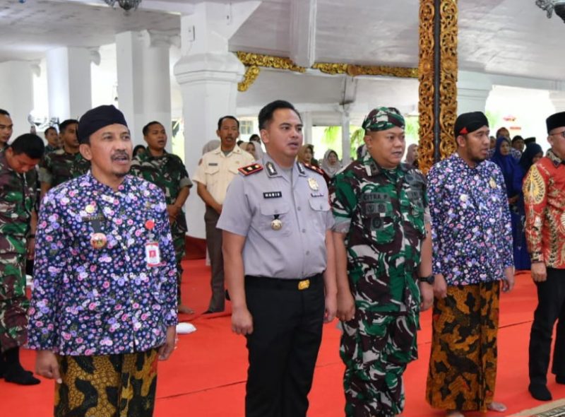 Paling kiri, Moh. Ramli Kepala DKUPP Sumenep 
