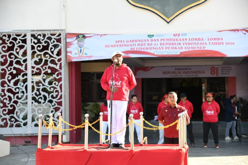 Bupati Sumenep Dr. H. Achmad Fauzi Wongsojudo saat memimpin apel pagi 