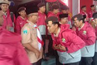 Dirut BPRS Bhakti Sumekar, Hairil Fajar saat ikut melepas peserta Jambore Nasional di halaman Kantor Pemkab Sumenep 