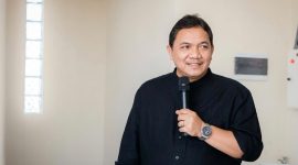 Prof. Dr. Achsanul Qosasi, Guru Besar Fakultas Elkonomi dan Bisnis Unair