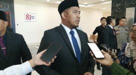 Bupati Fauzi usai mengikuti rapat paripurna di DPRD untuk mendengarkan Pidato Presiden RI pada rapat tahunan MPR RI 