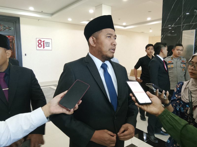 Bupati Fauzi usai mengikuti rapat paripurna di DPRD untuk mendengarkan Pidato Presiden RI pada rapat tahunan MPR RI 