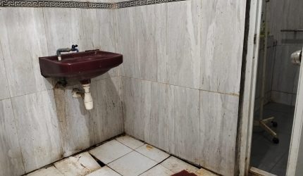 Toilet Puskesmas Bluto Dikeluhkan Bau dan Jorok, Pelayanan Kesehatan Disorot