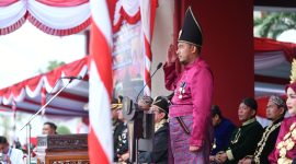 Bupati Sumenep Achmad Fauzi Wongsojudo saat jadi Inspektur Upacara pada HUT Ke-81 RI