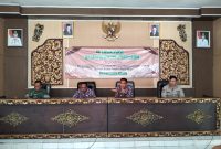 Dua dari kanan, Sekretaris Bakesbangpol Sumenep, Edy Suprayitno saat memberikan pemaparan tentang Ormas