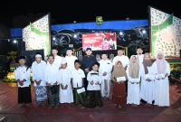 Bupati Sumenep bersama para anak yatim di malam tasyakuran HUT ke-81 RI