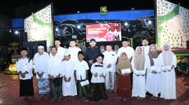 Bupati Sumenep bersama para anak yatim di malam tasyakuran HUT ke-81 RI