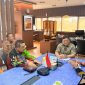 Bupati Fauzi bincang dengan Kemenhub RI didampingi Plt Perkimhub Sumenep Achmad Dzulkarnain serta pejabat lainnya