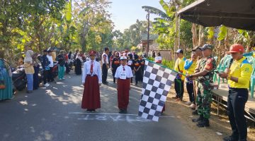 Sekcam Rubaru, Saruji lepas peserta Gerak jalan Agustusan 