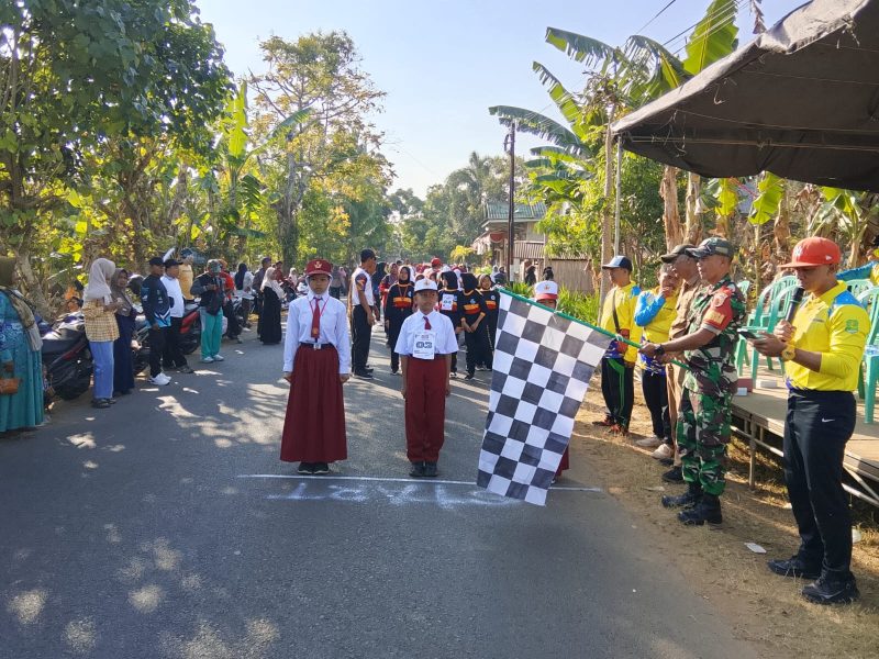 Sekcam Rubaru, Saruji lepas peserta Gerak jalan Agustusan 
