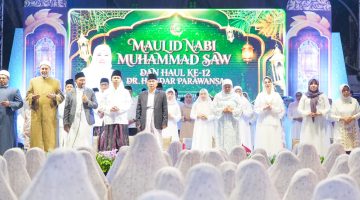 Maulid Nabi dan Haul ke-12 Suami di Kediaman  Khofifah 