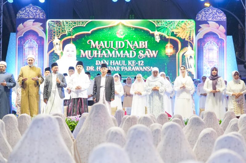 Maulid Nabi dan Haul ke-12 Suami di Kediaman  Khofifah 