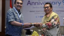 Prof. Dr. Harris Athur Hedar (kiri) bersama Ketua Umum SMSI Pusat, Drs. Firdaus