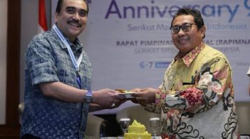 Prof. Dr. Harris Athur Hedar (kiri) bersama Ketua Umum SMSI Pusat, Drs. Firdaus