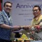 Prof. Dr. Harris Athur Hedar (kiri) bersama Ketua Umum SMSI Pusat, Drs. Firdaus