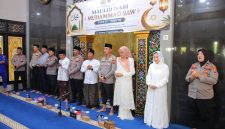 Kebersamaan Kapolresta Sumenep dalam balutan Maulid Nabi Muhammad SAW di Masjid Walisongo