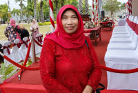 Direktur RSUDMA Sumenep, dr.Hj. Erliyati, M.Kes usai mengikuti upacara HUT Ke-81 RI