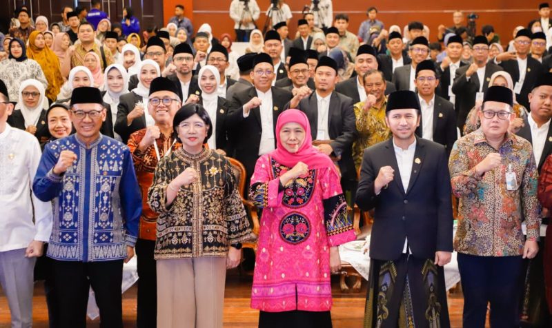 Gubernur Jawa Timur Khofifah Indar Parawansa saat menghadiri acara pelantikan MES 2026-2031