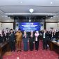 Dua dari kiri Bupati Fauzi bersama Ketua Perwosi Nia Kurnia Fauzi dan Ketua Koni Abdul Qadir Alhamdali paling kanan serta jajaran pengurus Perwosi Sumenep 