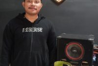 Anggota Satrekrim Polresta Sumenep saat memperlihatkan barbuk yang diamankan dari tangan pelaku