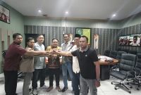 Ketua DPRD Lamongan bersama Ketua SMSI Lamongan dan anggota nya