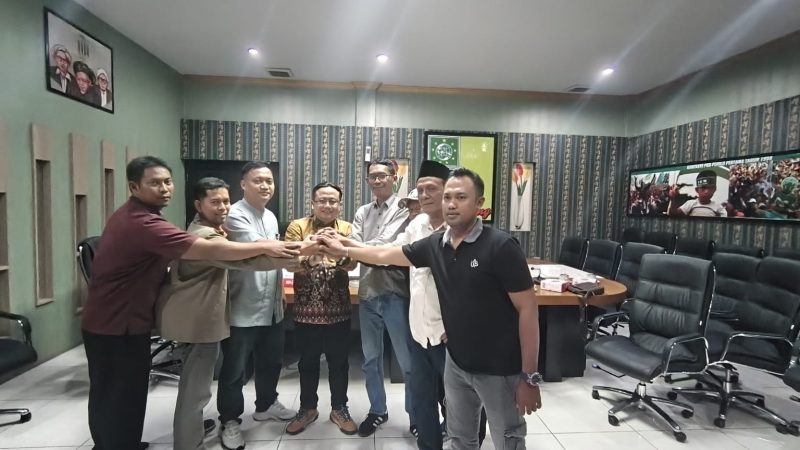 Ketua DPRD Lamongan bersama Ketua SMSI Lamongan dan anggota nya