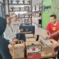 Petugas Polresta Sumenep saat melakukan penggerebekan Miras di Cafe Lotus 