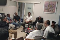 Ketua SMSI Jatim bersama pengurus saat berkunjung ke DPRD Kota Surabaya 