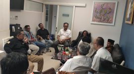Ketua SMSI Jatim bersama pengurus saat berkunjung ke DPRD Kota Surabaya 