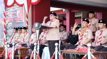 Wabup Sumenep saat pimpin apel hari pramuka ke-65