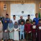 Kepala KSOP Kalianget, Azwar Anas, MH bersama puluhan anak yatim