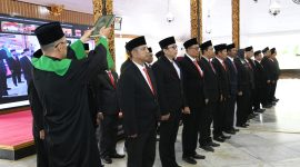 Proses pengambilan sumpah Pejabat Administrator dan pejabat pengawas 