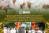 Gubernur Jatim Khofifah Indar Parawansa saat ikut sholat istisqa' yang dipimpin Sayyid Muhammad Fadhil Al-Jailani