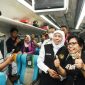 Gubernur Khofifah saat berada di dalam Kereta Api