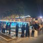 Bundaran halaman Kantor Pemkab Sumenep malam hari diwarnai aksi mimbar Demokrasi HIMPASS 